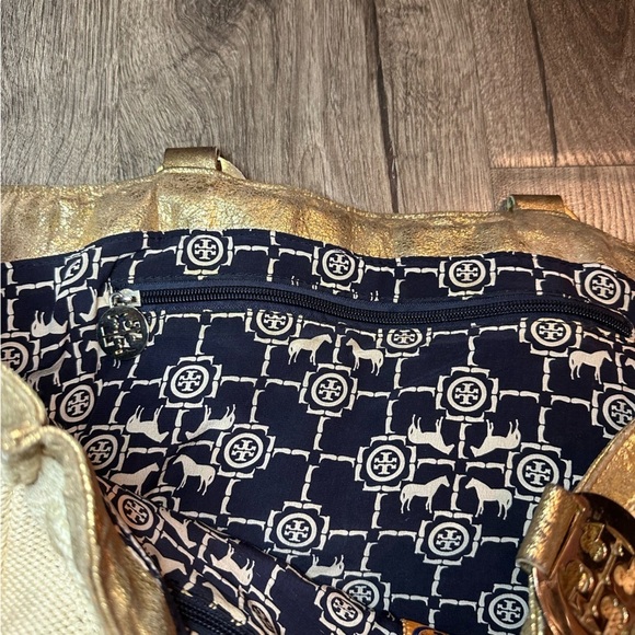 TORY BURCH Tote Bag Cable Knit METALLIC GOLD TRIM Wool Silk Lining Horse READ! - Picture 16 of 16
